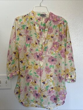 Nazz Couture Floral Split V-Neck Blouse in Cream with Pink and Yellow Flowers